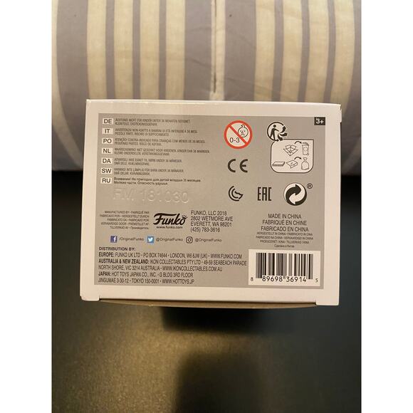 Funko Pop Games:  Fortnite - Dark Vanguard - Picture 6 of 6